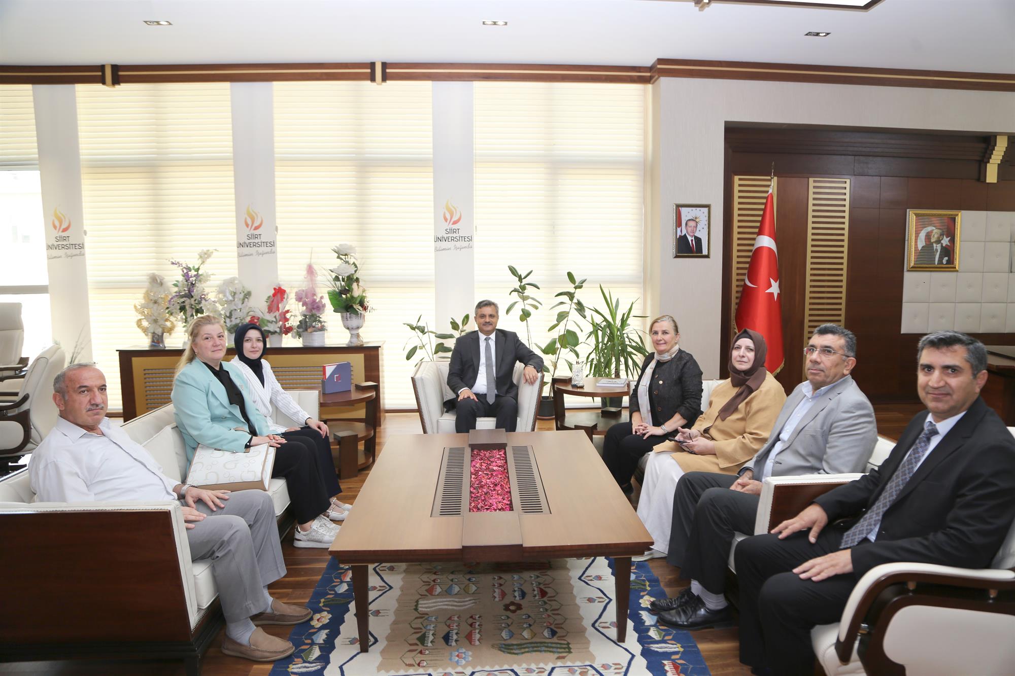 AK Parti Kadın Kolları Genel Başkan Yardımcısı Tülay Kaynarca’dan Rektörümüz Prof. Dr. Nihat Şındak’a Ziyaret
